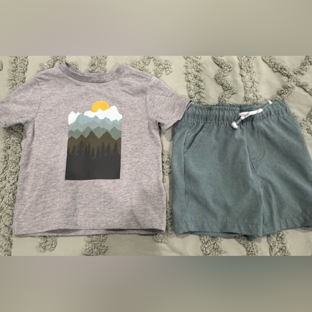 Tommy Bahama Gray and Yellow Tee and short set